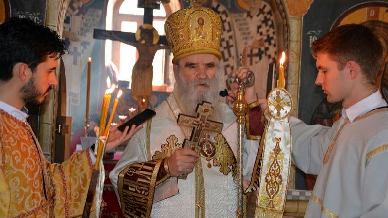 Mitropoliti Onufije i Amfilohije vodili litiju u Podgorici, hiljade na ulicama crnogorskih gradova Mitropoliti Onufije i Amfilohije vodili litiju u Podgorici, hiljade na ulicama crnogorskih gradova