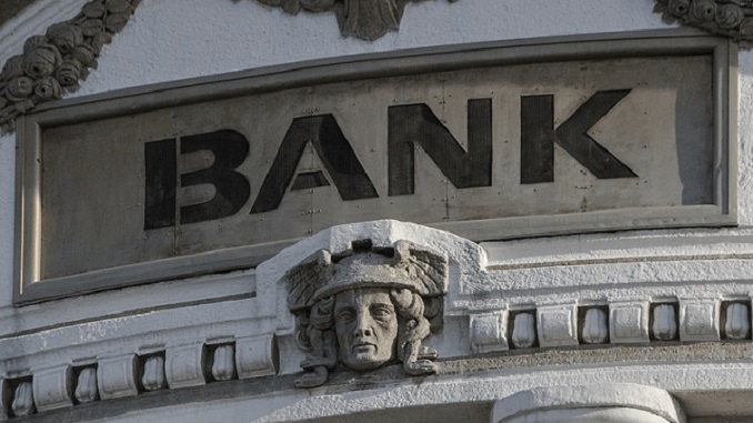 Propale su imperije, bankarska - nije