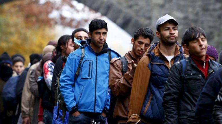 Sporazum ipak postoji, potpisao ga je Stefanović: Austrija može da vraća migrante i odbijene azilante u Srbiju Sporazum ipak postoji, potpisao ga je Stefanović: Austrija može da vraća migrante i odbijene azilante u Srbiju