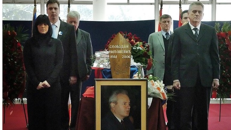 NEREŠENA MISTERIJA: Mozak Slobodana Miloševića zadržan u Hagu, telo poslato porodici!? NEREŠENA MISTERIJA: Mozak Slobodana Miloševića zadržan u Hagu, telo poslato porodici!?