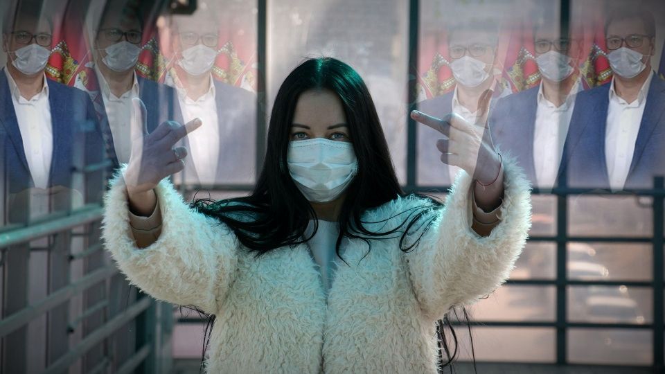 VLAST-AUTORITET-MOĆ: Uredbom po kojoj se maske, koje su koštale 7 dinara, mogu prodavati po ceni od 120 dinara, okončana je svaka priča o autoritetu vlasti Srednji Prst Vucic 960 1