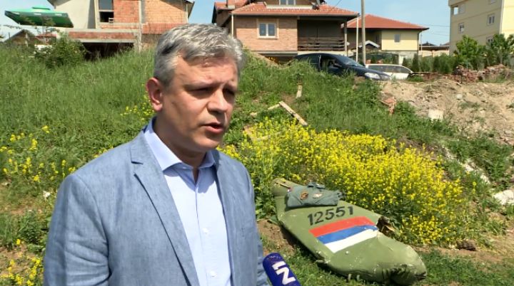 "Gde završavaju heroji našeg naroda": Kolege pilota Mehića sprečile da deo srušenog helikoptera bude istopljen u peći "Gde završavaju heroji našeg naroda": Kolege pilota Mehića sprečile da deo srušenog helikoptera bude istopljen u peći