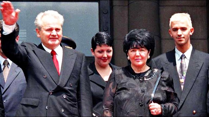 Vrhovnik srpski i cele Srbije bez Kosova i Metohije posegnuo je za Damoklovim mačem od koga su neki pre njega već "izginuli"