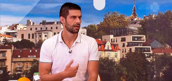 "Vučić može da uživa dok je ova srpska opozicija tu. Oni su smejurija!" "Vučić može da uživa dok je ova srpska opozicija tu. Oni su smejurija!"