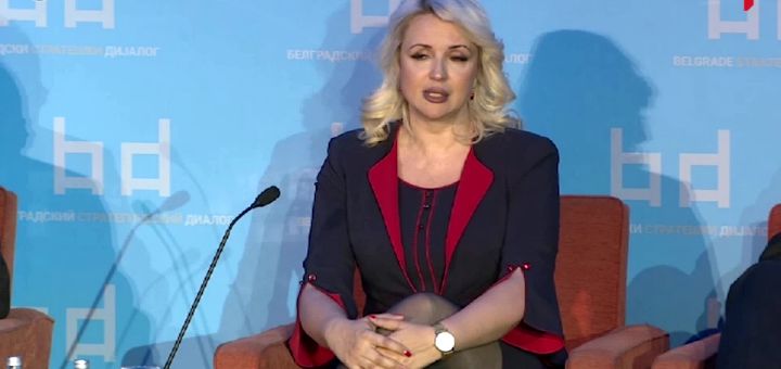 ZLO: Darija K. T. traži da ŽENE KOJE OBOLE OD KARCINOMA DOJKE PLAĆAJU 70 % od cene lekova ako nemaju mamograf, a da se pušačima OGRANIČI LEČENJE OD RAKA! DARIJA 720X340