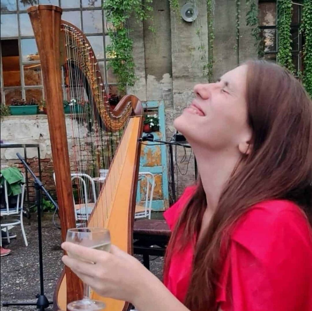 SOFIJA SIBINOVIĆ: Postala sam umetnik koji traga za nepoznatim i od nepoznatog pravi neraskidivu bliskost