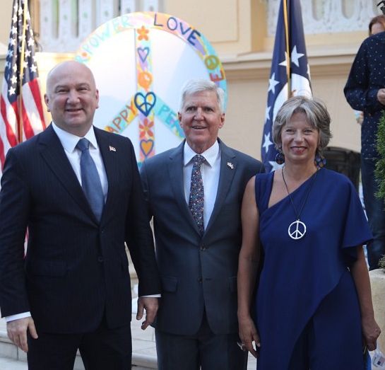 Štiti li interese Rusije tajkun, švajcarski poreski obveznik i konj trojanski Aleksandra Vučića, Nenad Popović? Štiti li interese Rusije tajkun, švajcarski poreski obveznik i konj trojanski Aleksandra Vučića, Nenad Popović?