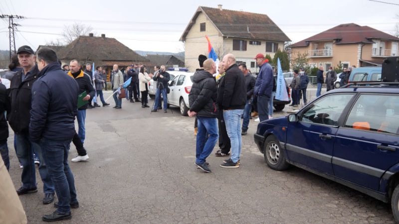 NE DAMO NI METAR ZEMLJE, NI KAP VODE! Zelena patrola na auto-litiji protiv Rio Tinto: Građani ne veruju obećanjima kompanije Auto Litije Rio Tinto Zelena Patrola 1 800x450 1