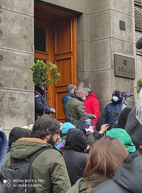 Održan protest protiv zagađenja vazduha: Država gradi još tri termoelektrane na najprljaviji mogući ugalj – lignit. Održan protest protiv zagađenja vazduha: Država gradi još tri termoelektrane na najprljaviji mogući ugalj – lignit.