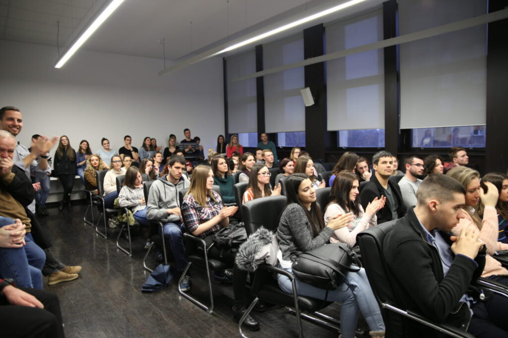 Studenti Na Strani Profesora Ostojica 1536x1024 1 1024x683