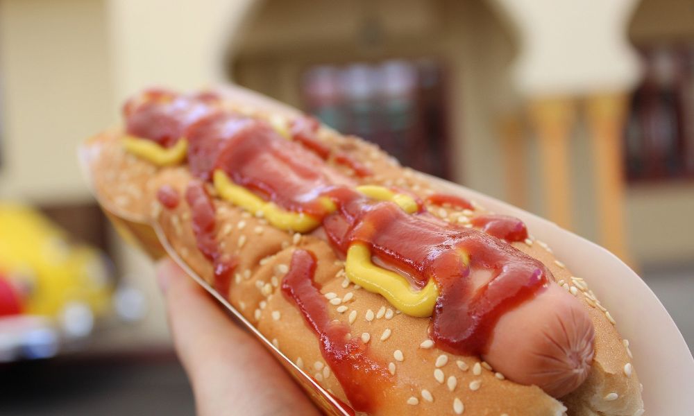 Mušterija ostavila bakšiš od 16.000 dolara za kupljena dva hot doga Hot Dog 1000X600