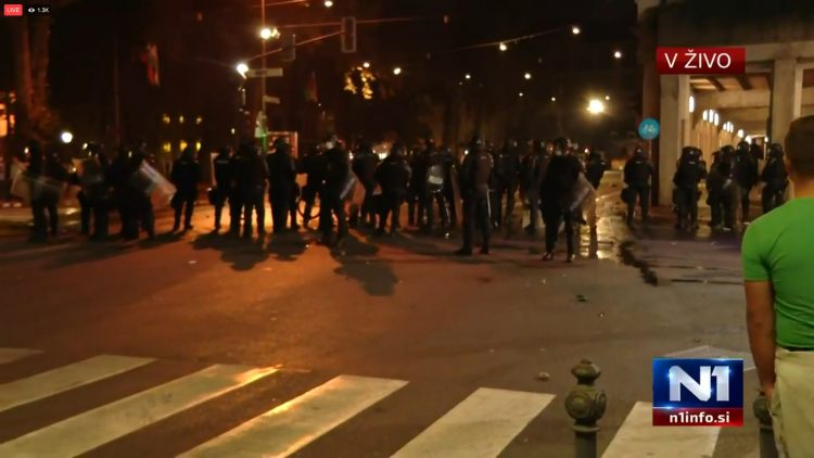 1631734795 Slovenija Protest Policija Foto N1 3 750x422 1