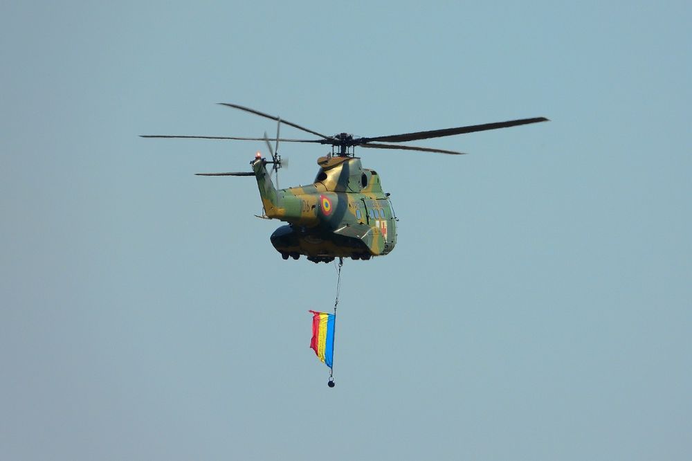 Helicopter Helikopter Rumunija Zastava 1000x666 1