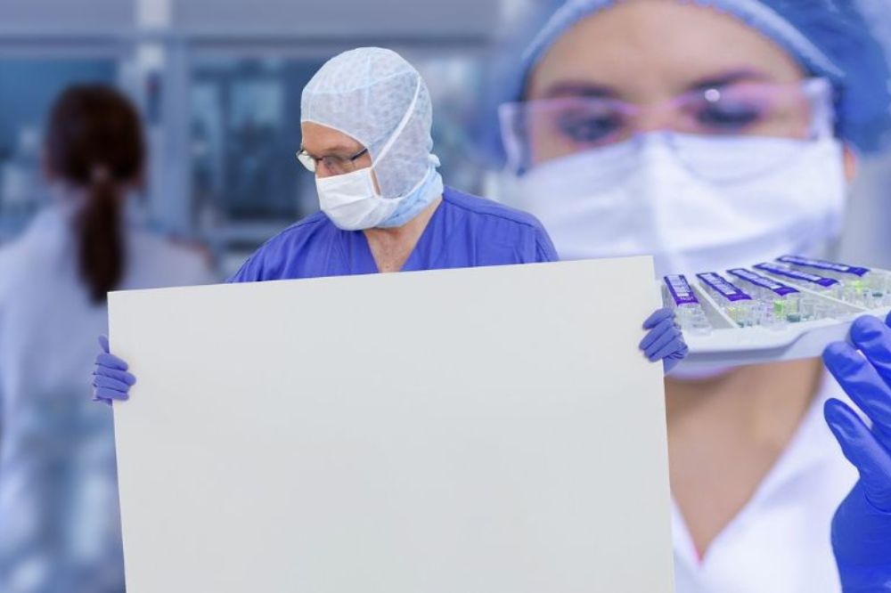 U Srbiji još troje umrlo od korone, 2.050 novozaraženih Koronavirus Lekari Naucnici Laboratorija 1000x666 1