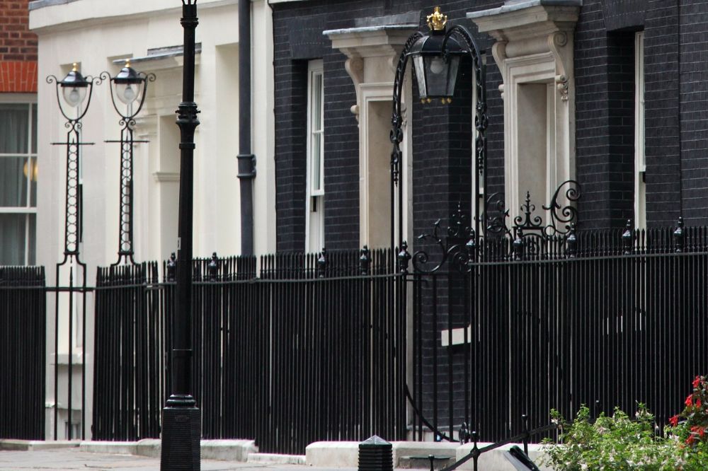 BRITANIJA Vlada Velike Britanije Dauning Strint