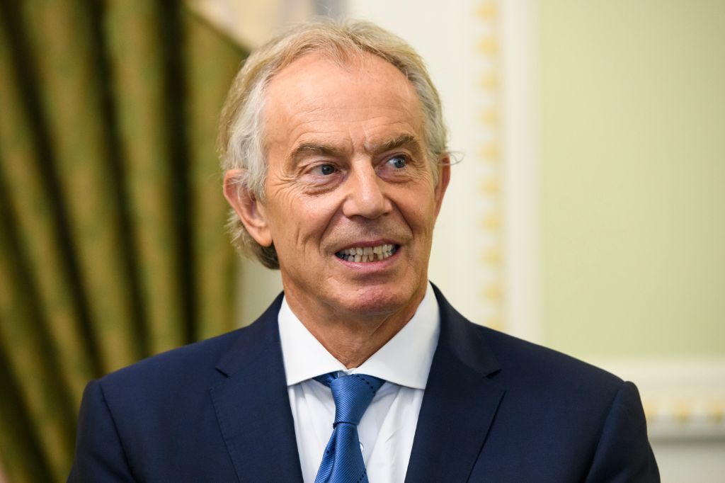 Sve više Britanaca želi da se Bleru oduzme titula viteza Tony Blair In Ukraine Toni Bler