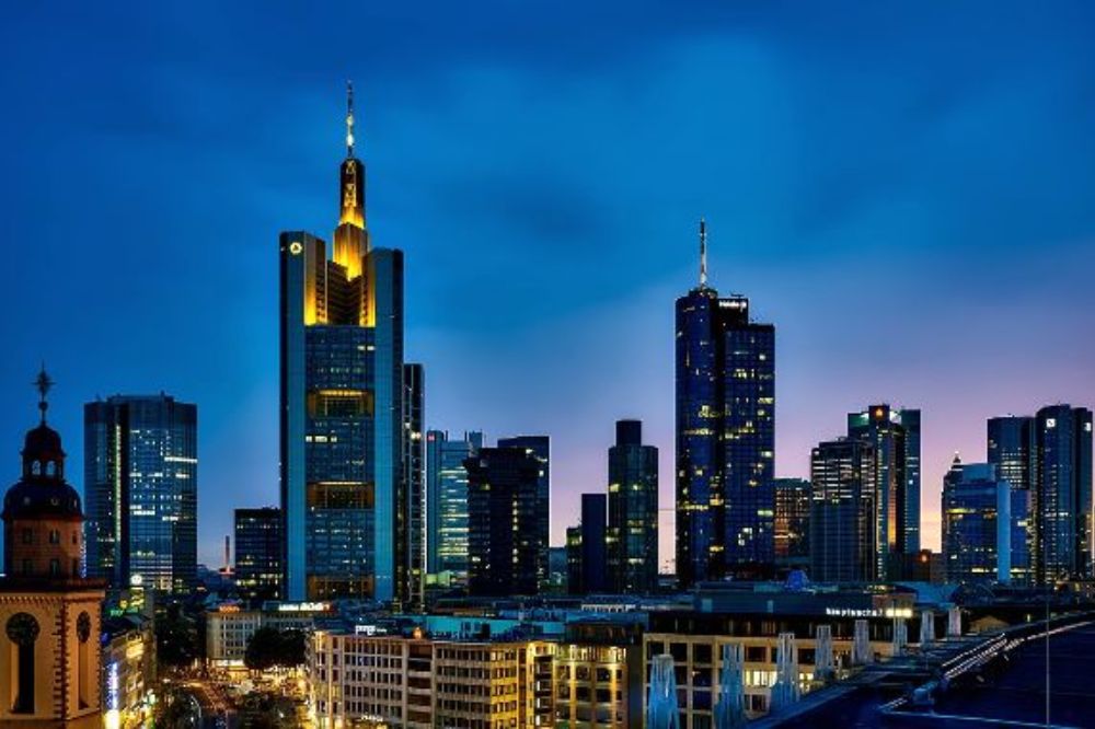 Veliki vodič za odlazak na legalan rad u Nemačkoj: Olakšice, uslovi, papiri Frankfurt Nemacka 1000x666 1
