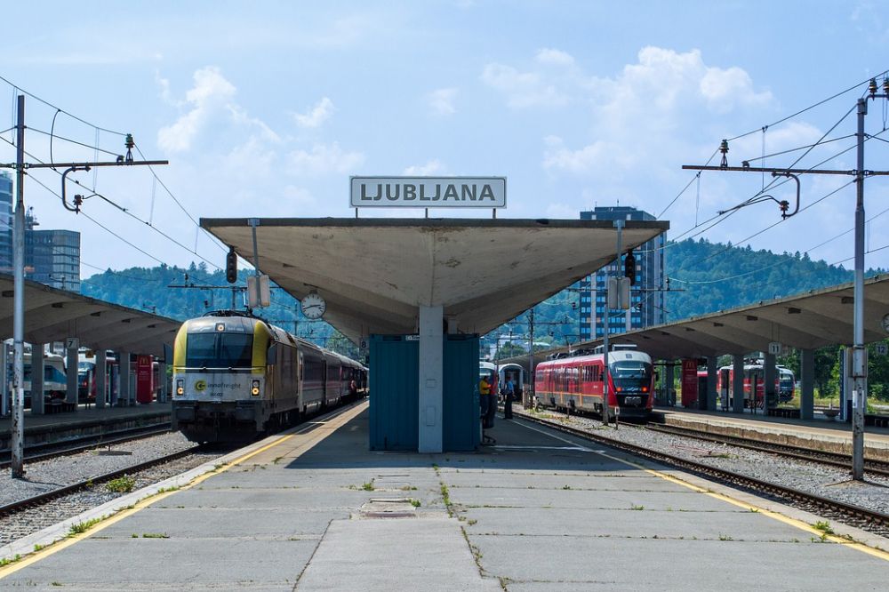 Na proleće ponovo vozom od Beograda do Zagreba i Ljubljane Ljubljana Zeleznicka Stanica Voz Slovenija 1000x666 1