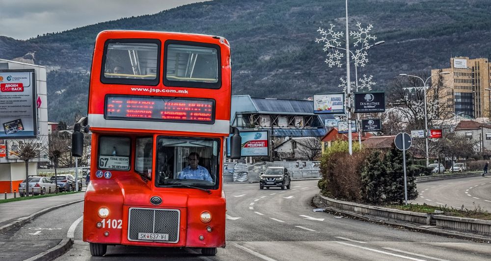 Skoplje Makedonija Crveni Autobus 1000x666 1