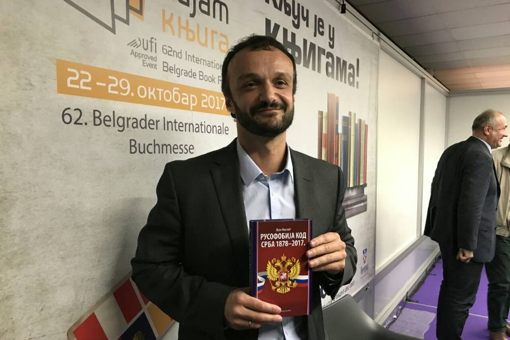 Mirović: Rusija je imala pravo da se brani jer joj je Zelenski pretio atomskim oružjem Profesor Mirovic Na Sajmu Knjiga 1000x666 1