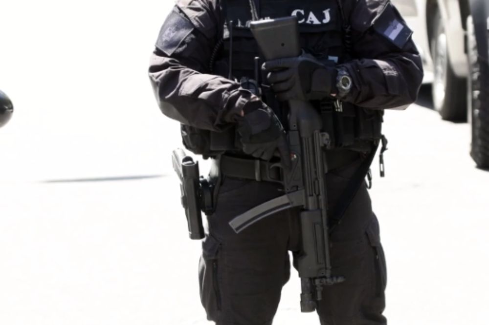 Darko Šarić priveden u SBPOK na saslušanje Saj Policija Specijalac 1000x666 1
