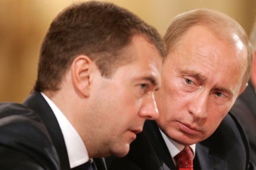 Medvedev: Ukrajina može u NATO, ali bez Kijeva Dmitry Medvedev And Vladimir Putin 1000x666 1