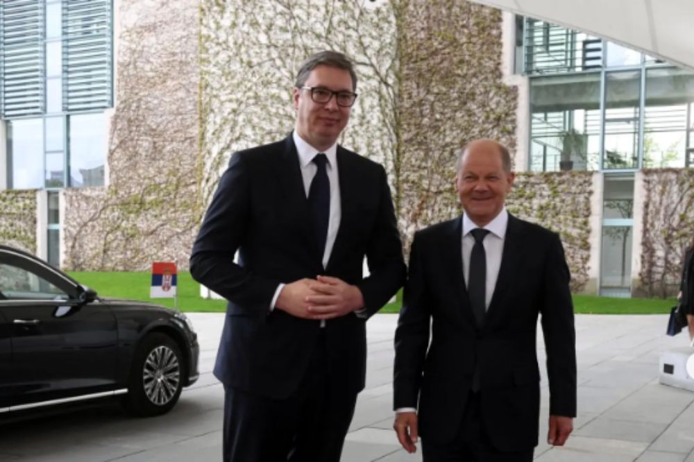Dobri vojnik Šolc Vucic Solc 1000x666 1
