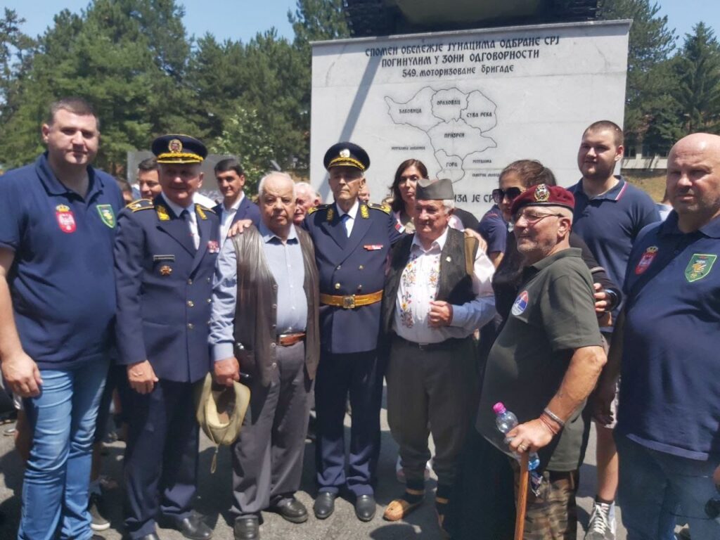 Otkriven spomenik borcima sa Paštrika, niko od perjanica vlasti se nije pojavio: "Ništa i niko ne sme da stane na njihovom putu izdaje" 284499829 3156978927875974 2555363757925932193 N 1024x768