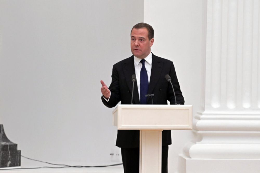 Medvedev: Britanci da vrate Argentini Foklandska ostrva Medvedev 1000x666 1