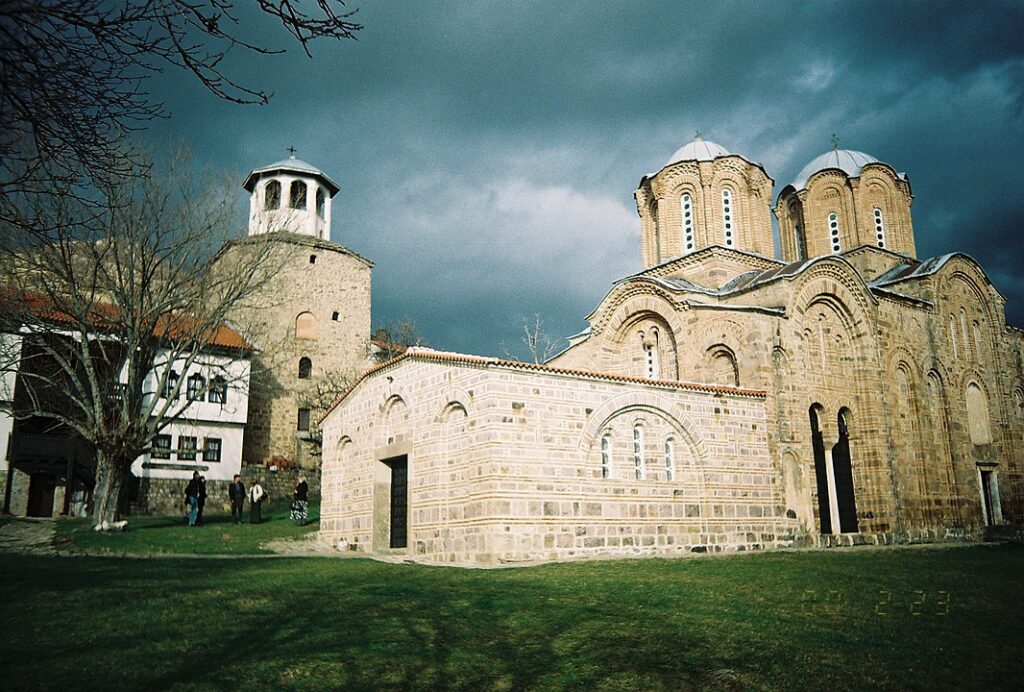 1066px Лесновски манастир 02 Manastir Lesnovo 1024x692