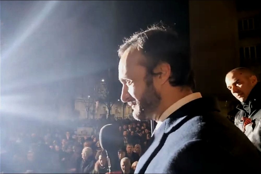 “Vučić je suspendovao Ustav i izvršio državni udar”: Svedočenjem Dejana Mirovića nastavljeno suđenje vođi Narodnih patrola i uredniku portala Srbin info Dejan Mirovic 1000x666 1