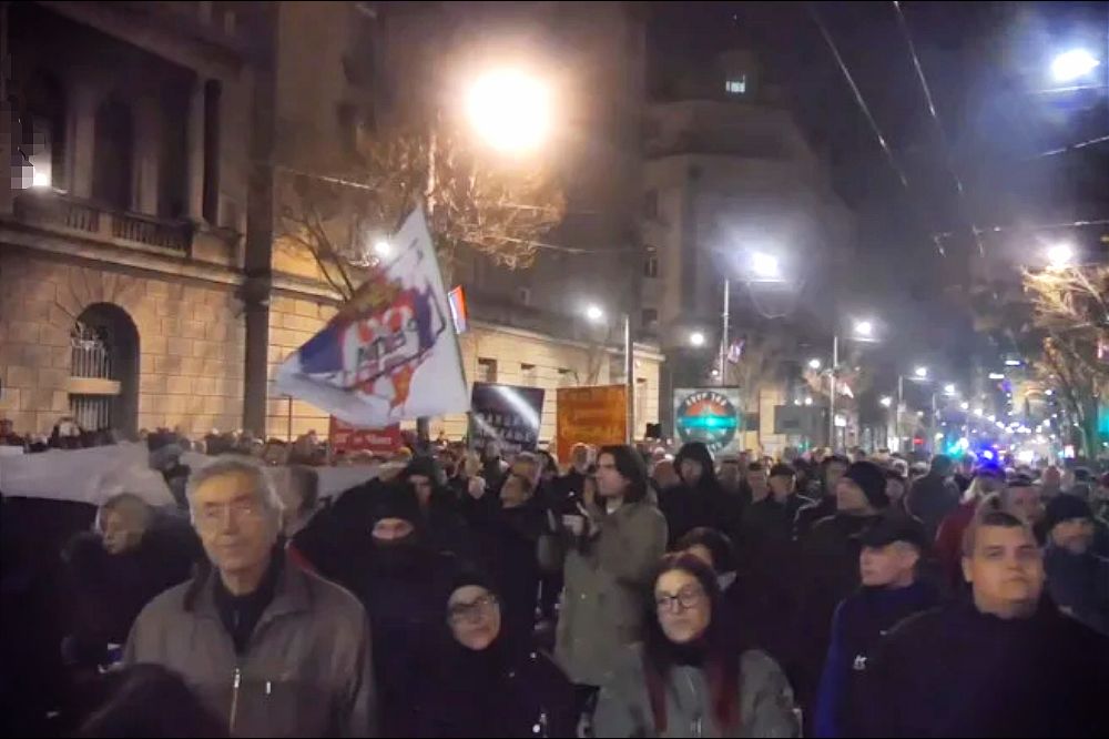Kako je Vučić napadao, „kupovao“ i na kraju potpuno potopio desnicu u Srbiji: Od dramatičnog rasta do potpunog kraha Protest U Beogradu 1000x666 1
