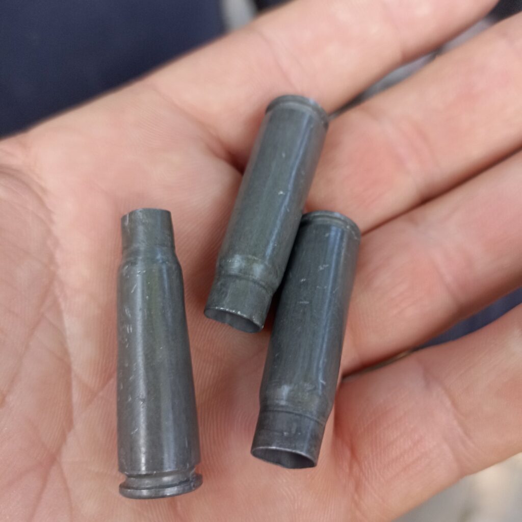 Odjekuju detonacije i rafalna paljba u Zvečanu, napadnuti Srbi, ima ranjenih Zvecan Caure Meci 1024x1024