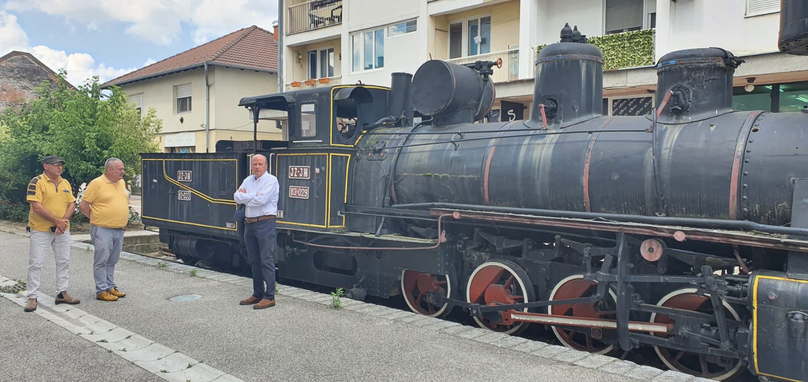 Milivojević i Đorđević spremili pljeskavice za Vučića FzkE9QDXwAYghIm