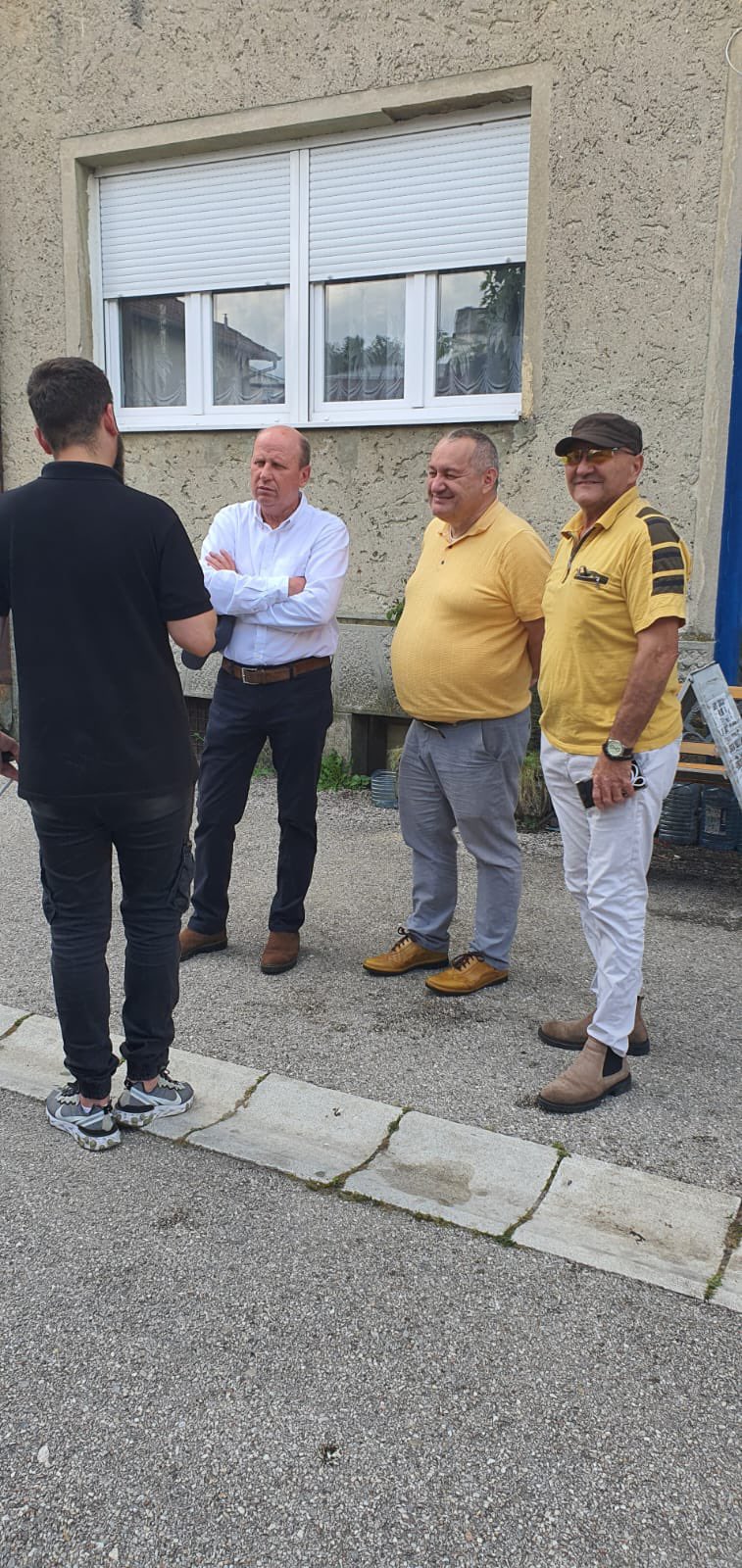 Milivojević i Đorđević spremili pljeskavice za Vučića FzkE9QGXwA8RAcq