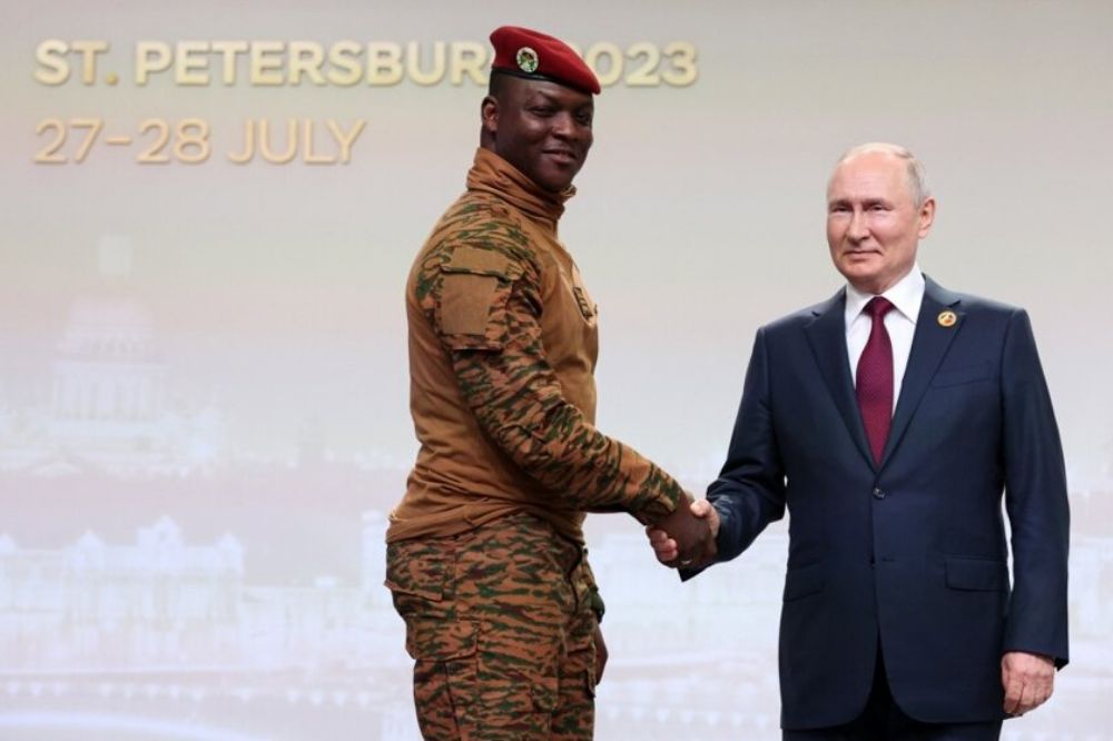 Najmlađi šef države na svetu i Putinov saveznik: Ko je Ibrahim Traore, predsednik Burkine Faso? Putin Ibrhim Traore
