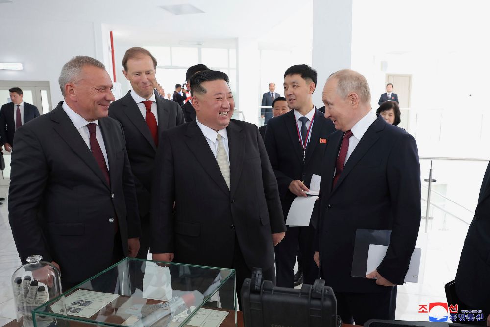 Kremlj: Putin i Kim razmenili karabine, severnokorejski lider u Rusiji još nekoliko dana Putin Kim Dzong Un 1000x666 1