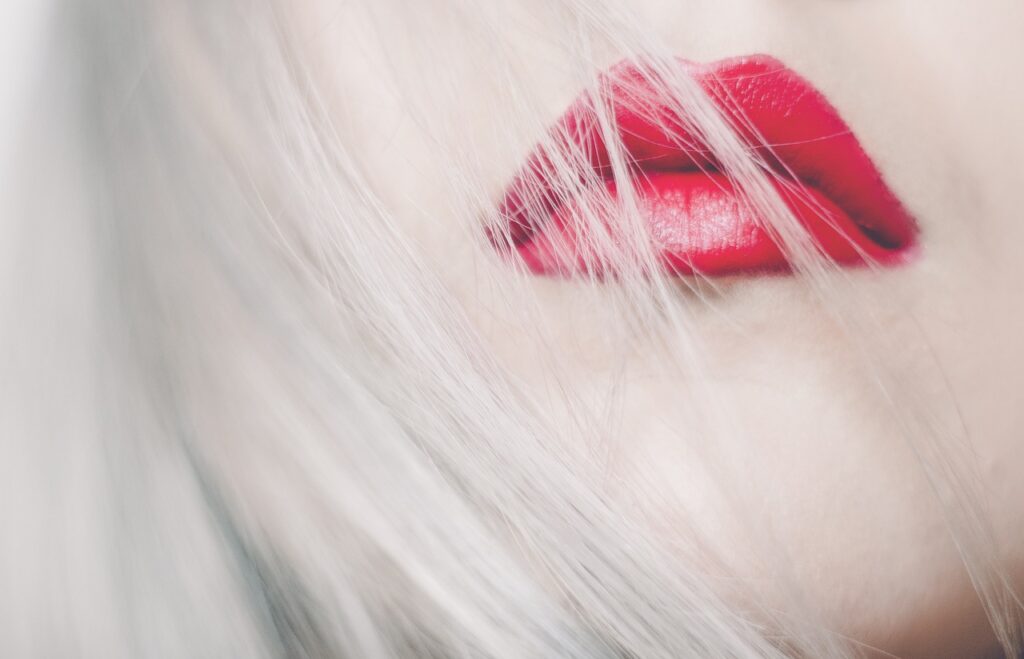ZENA Usne Usta Karmin 1024x659