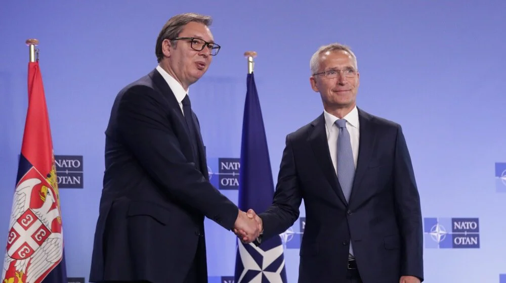 Ruski mediji: Vučić je uvek imao samo jednu stolicu - zapadnu Stoltenberg Vucic