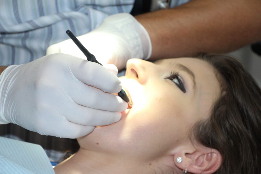 Teeth Cleaning Zubar Zubi 1024x682