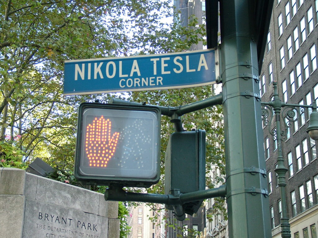 Postavili Tesla Corner Na Uglu 6. Avenije I 40. Ulice Foto Budislav Bulatovic 1024x768