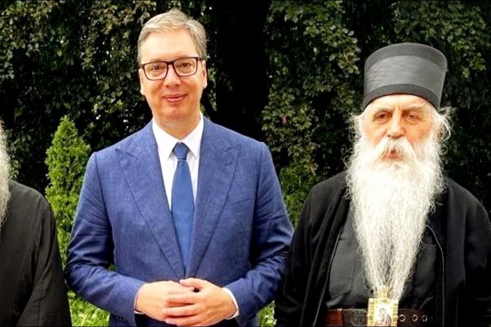 Episkop bački Irinej čestitao dragom prijatelju Vučiću na pobedi otadžbinske opcije Vucic Irinej 1000x666 1