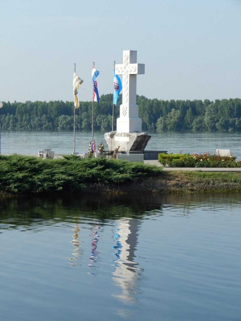 Iluzija o "večitoj" Hrvatskoj: Od Titovog generala do fanatičnog mitomana Vukovar Krst Dunav 768x1024
