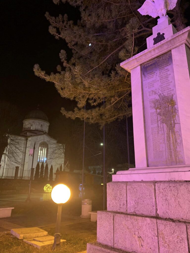 Tanja Nikolić: U centru Sokobanje oskrnavljen spomenik palim borcima u Prvom svetskom ratu, nadležni ne reaguju! Soko Banja Spomenik 2 768x1024