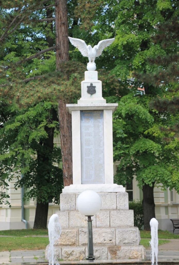 Tanja Nikolić: U centru Sokobanje oskrnavljen spomenik palim borcima u Prvom svetskom ratu, nadležni ne reaguju! Soko Banja Spomenik 3 694x1024