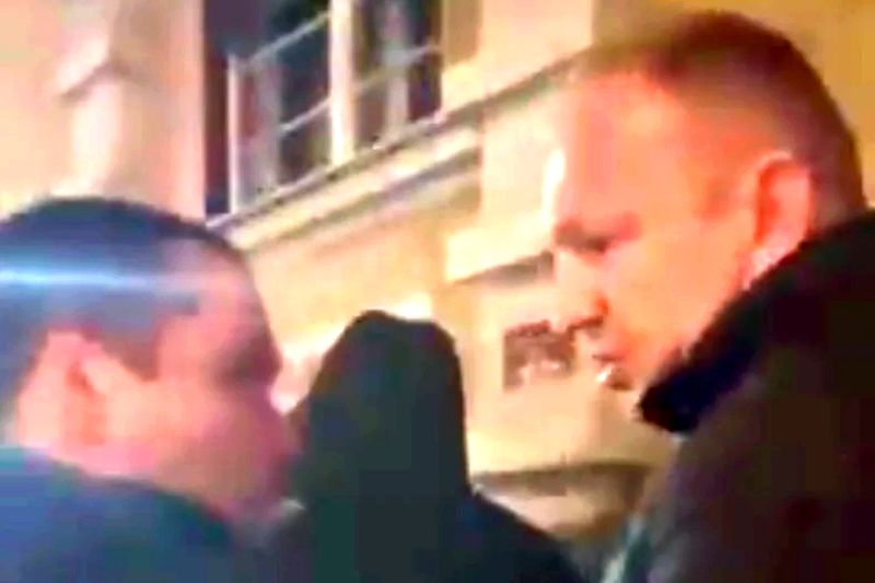 Đilas i član SSP završili u Urgentnom, sukobili se sa grupom koja je lepila plakate protiv njih (VIDEO) DJILAS TUCA