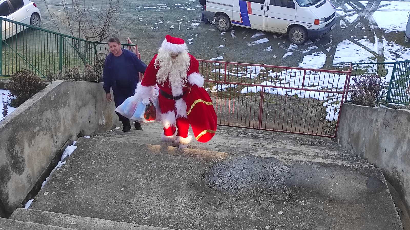 Novogodišnji - Božićnji dečji karavan Udruženja građana „Dečja radost“ iz Gnjilana 2024/25. 471264214 1718032515429279 6203183976930862294 N