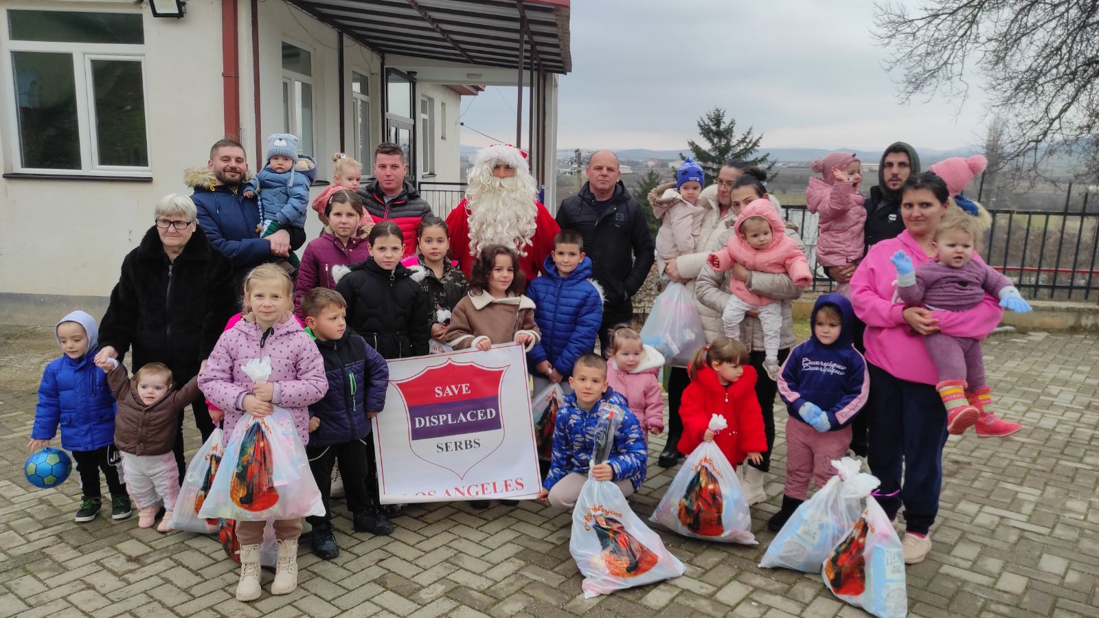 Novogodišnji - Božićnji dečji karavan Udruženja građana „Dečja radost“ iz Gnjilana 2024/25. 471704205 1716780675554463 6804808902505041928 N