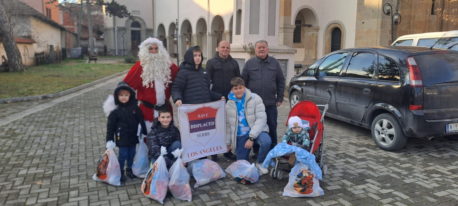 Novogodišnji - Božićnji dečji karavan Udruženja građana „Dečja radost“ iz Gnjilana 2024/25. 472116420 1720089381890259 309579200987035485 N
