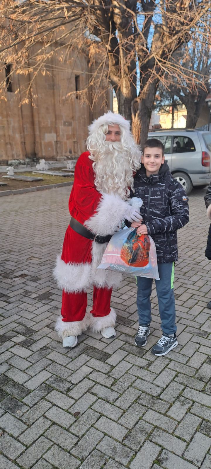 Novogodišnji - Božićnji dečji karavan Udruženja građana „Dečja radost“ iz Gnjilana 2024/25. 472146944 1720089428556921 6698216573225634677 N 1